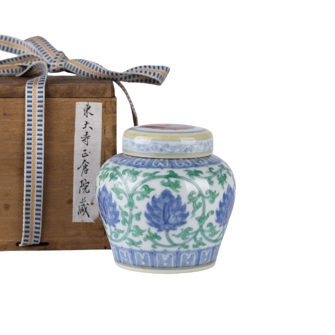 01082 Chinese Chenghua Doucai glazed porcelain jar