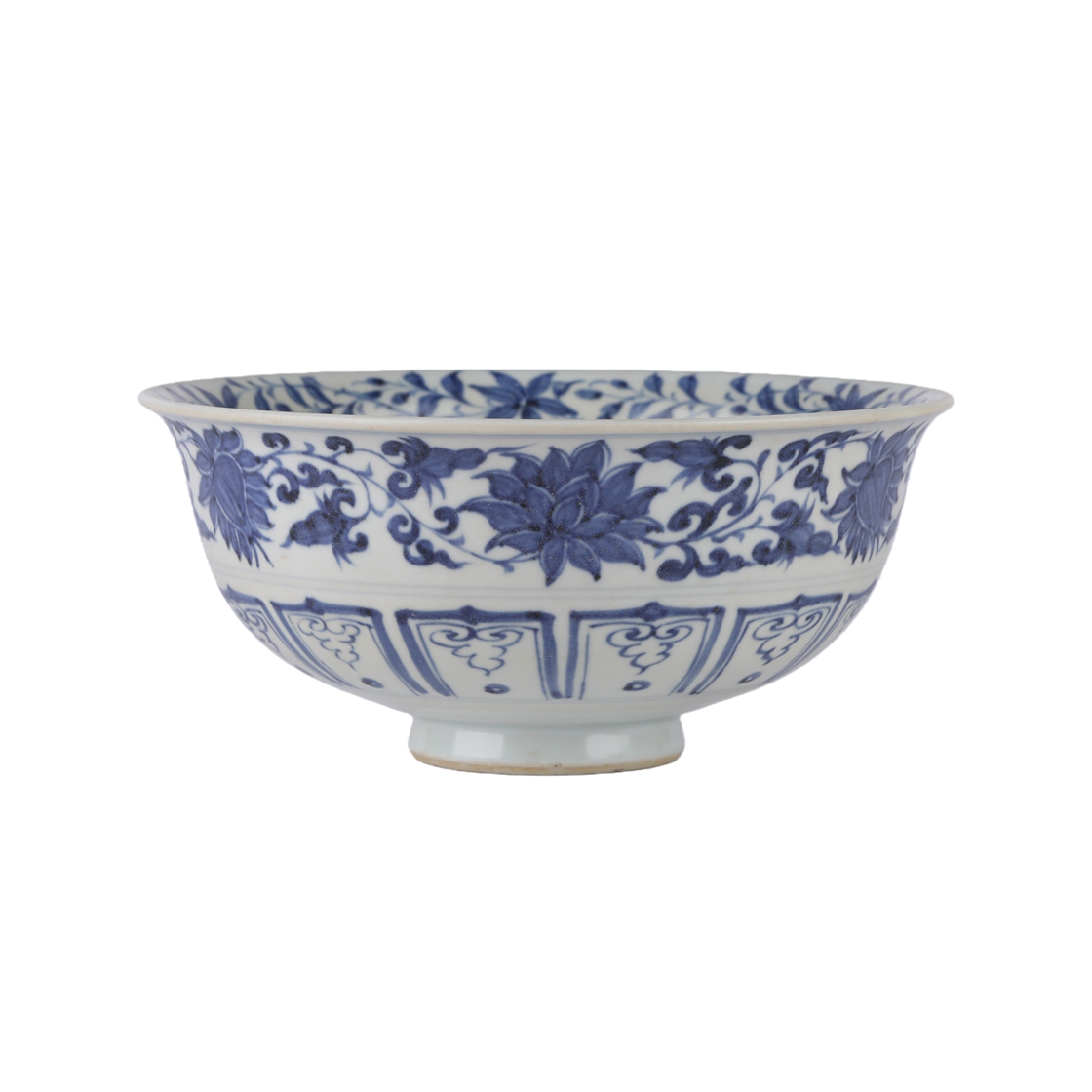 01136 Chinese blue and white glazed flower patterned porcelain bowl