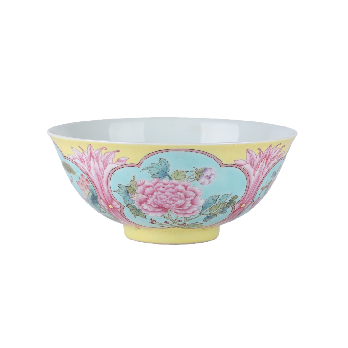 01141 Chinese Fencai Glazed Porcelain Bowl