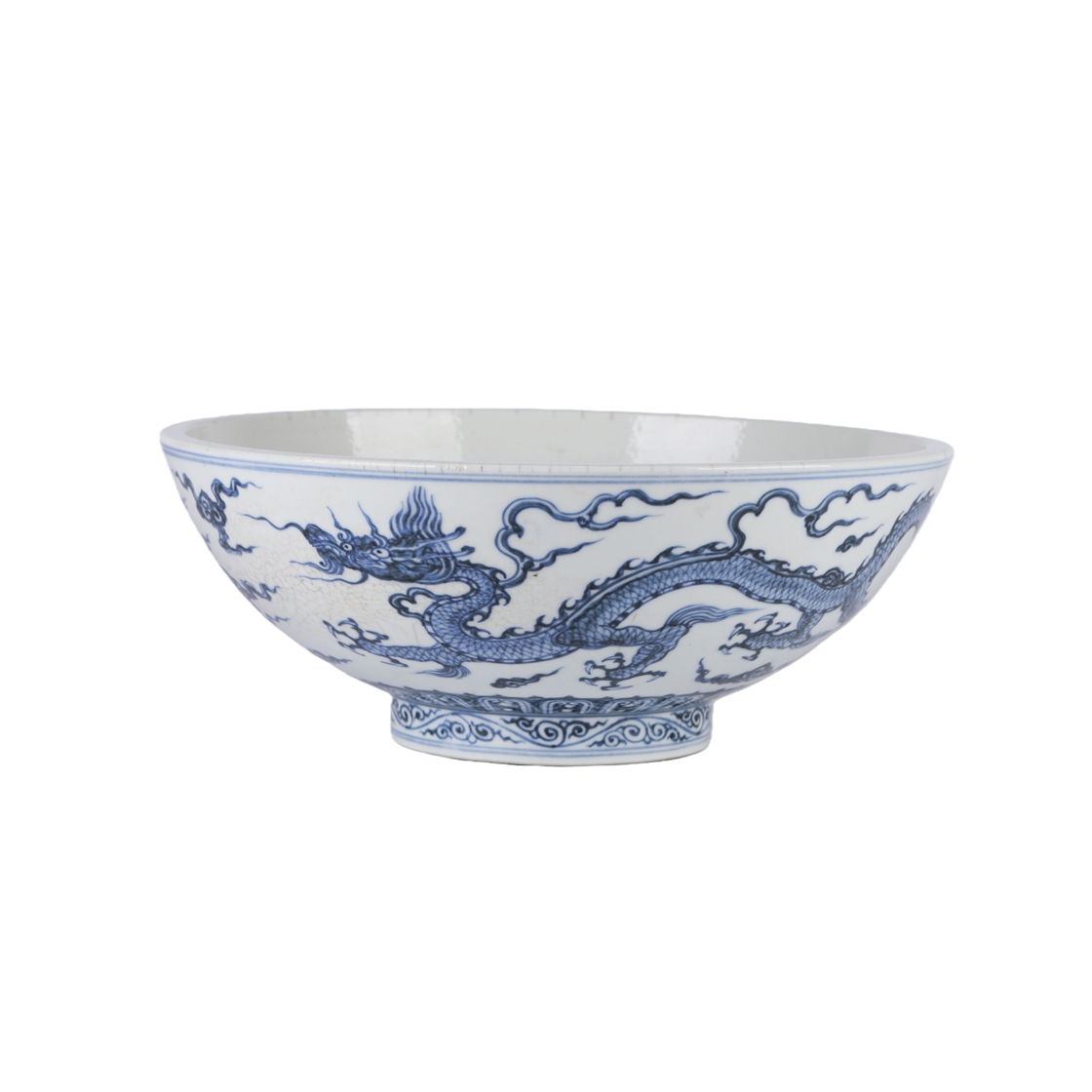 01149 Chinese Xuande blue and white glazed dragon patterned porcelain bowl