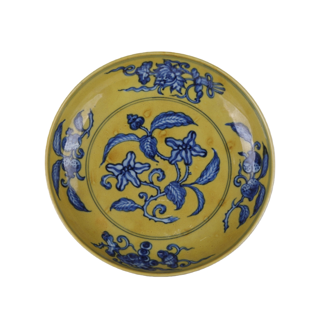 01165 Ancient Chinese yellow porcelain flower patterned plate