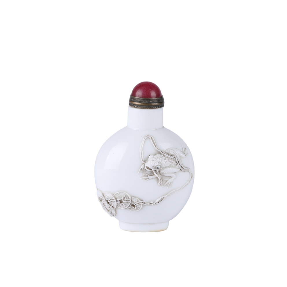 01174 Chinese white glazed porcelain snuff bottle, Wang Binrong
