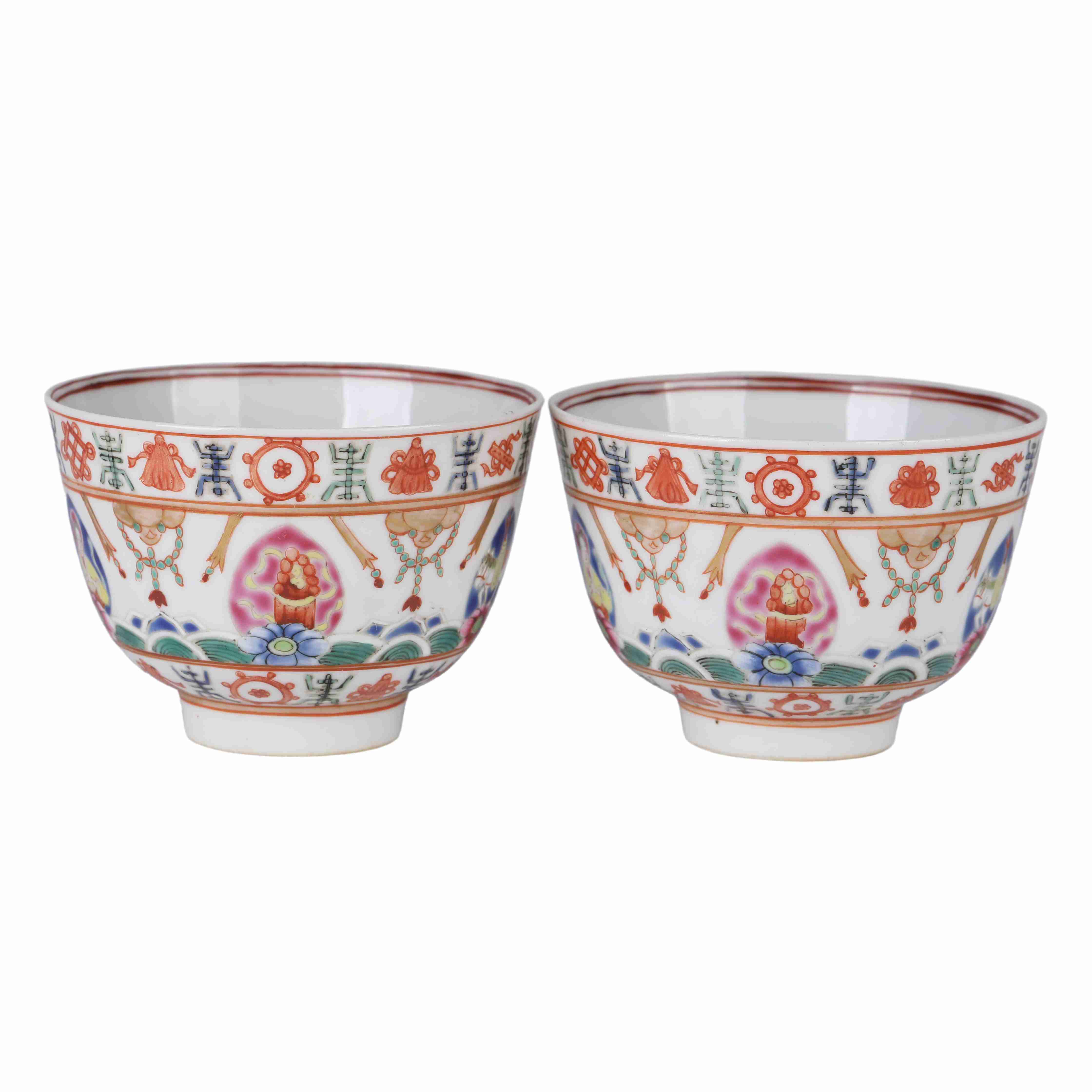 116A pair of ancient Chinese colored porcelain cups