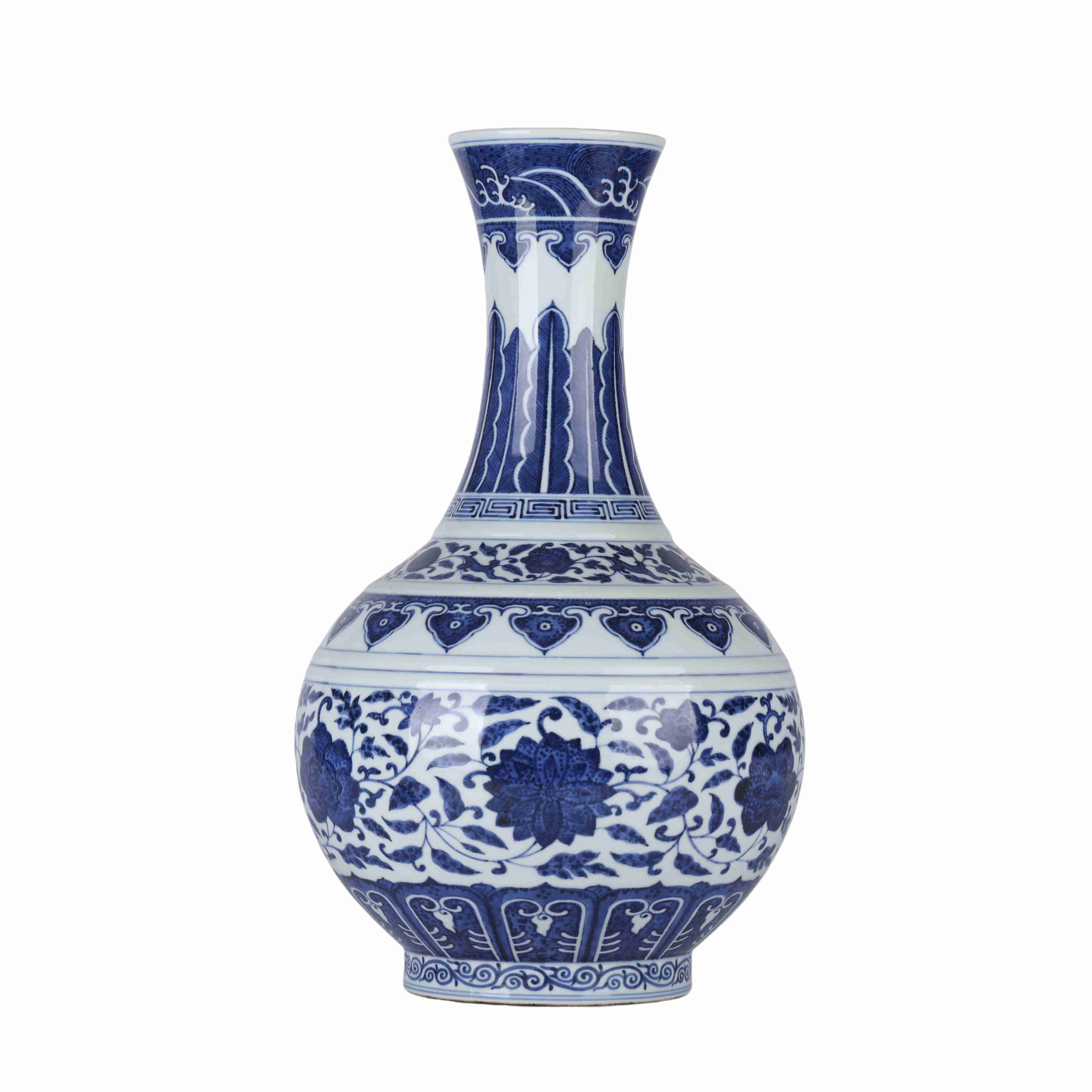 121 Chinese blue and white glazed porcelain vase, 19th 