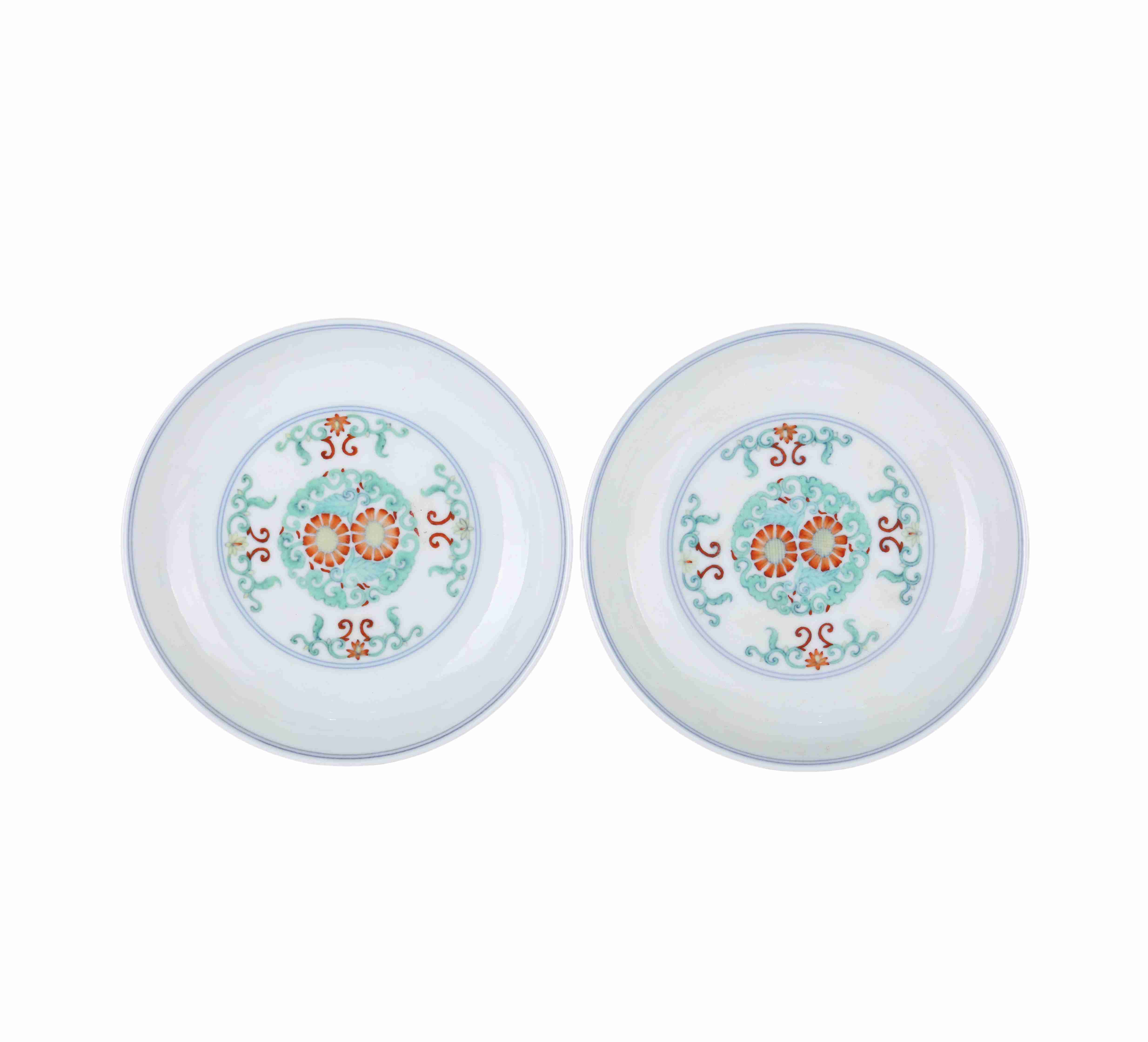164 Chinese Doucai glazed porcelain plate a pair, 17th