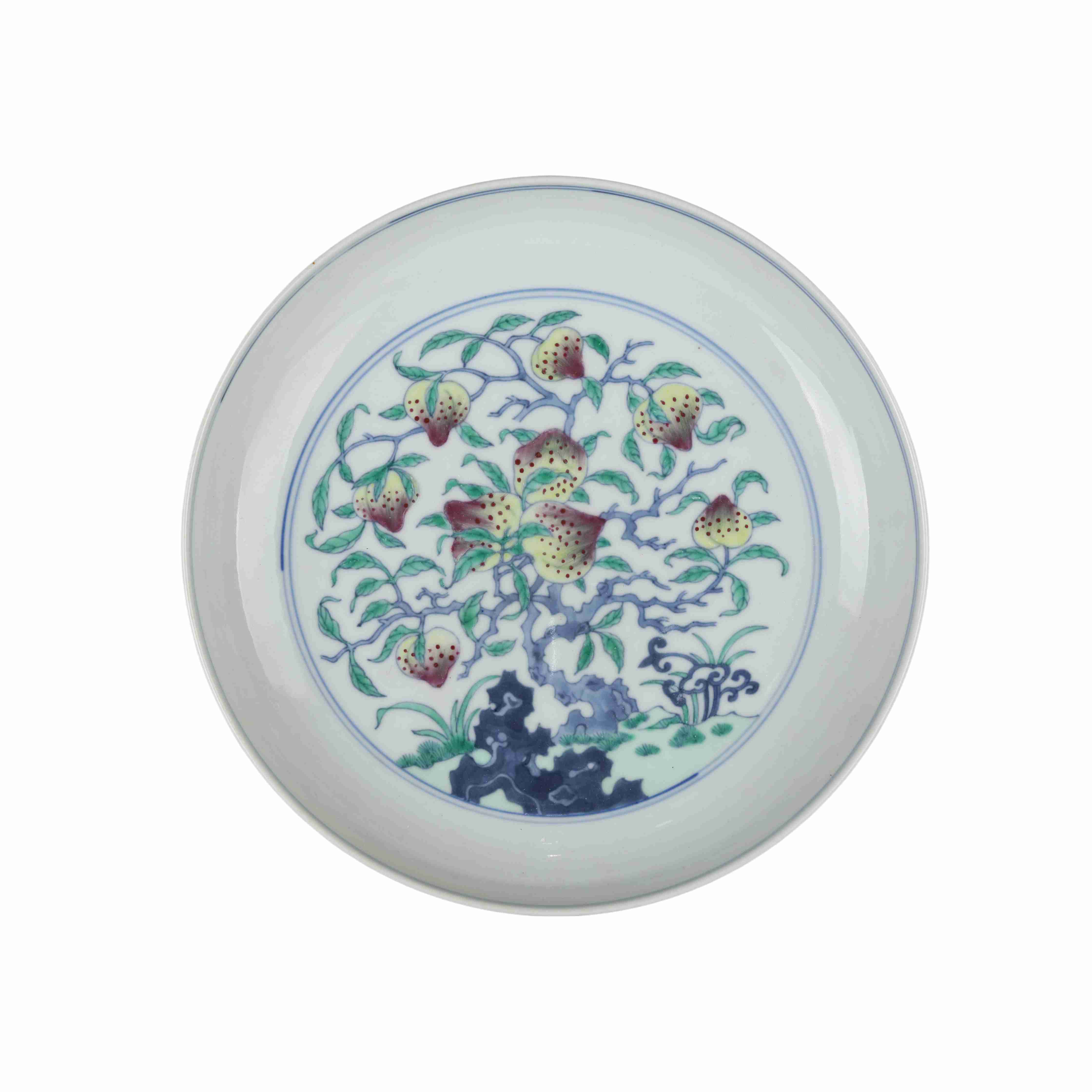 190 Chinese Doucai glazed peach patterned porcelain plate, 17th